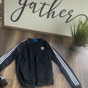 Worn once! Juniors Adidas zip up jacket. Excellent